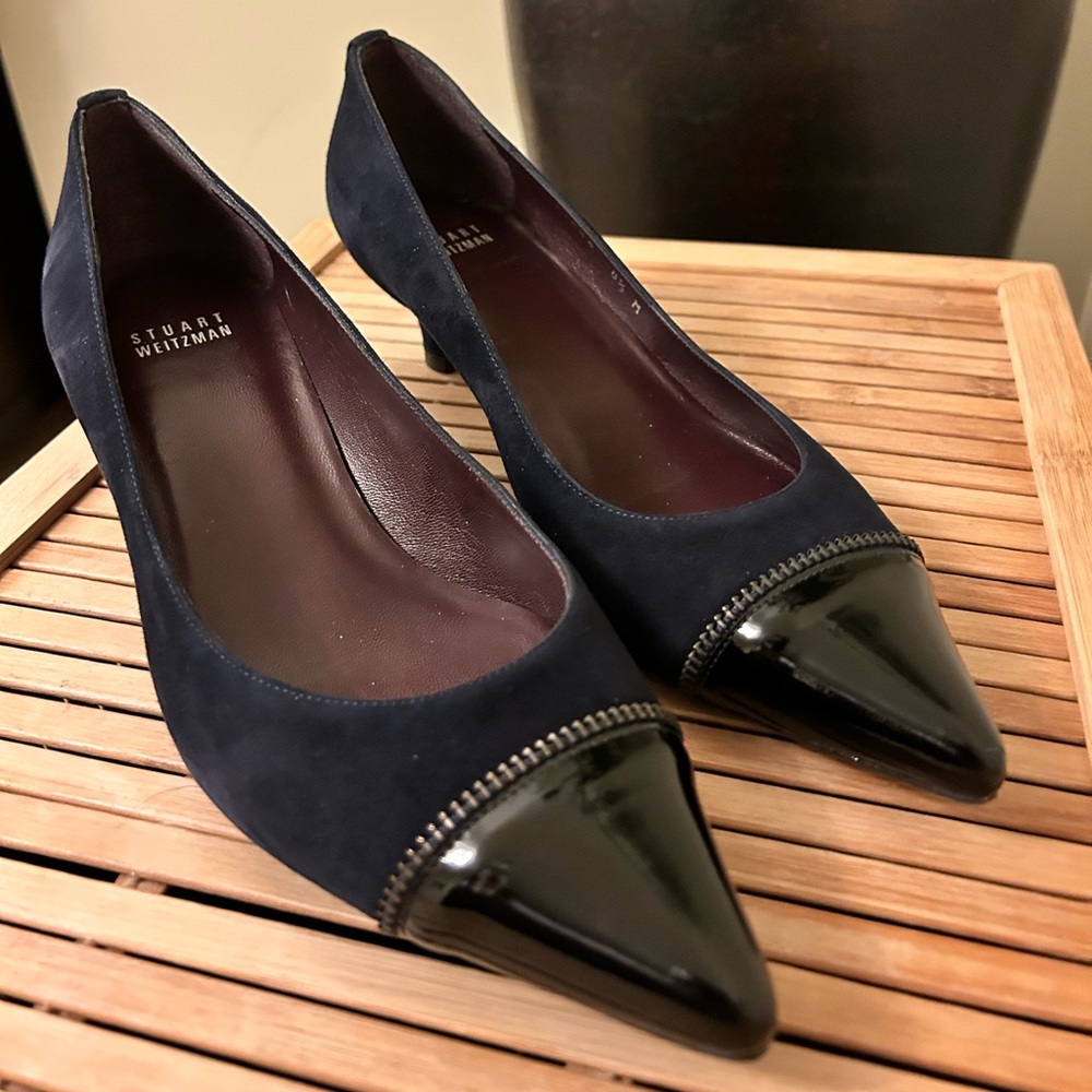 Stuart Weitzman kitten heels Navy Suede, black patent toe. Zipper detail.